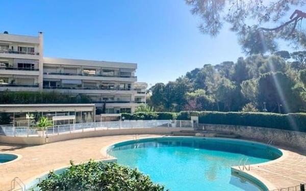 Appartement à vendre    1 pièce • 34,61 m2 Marseille 8