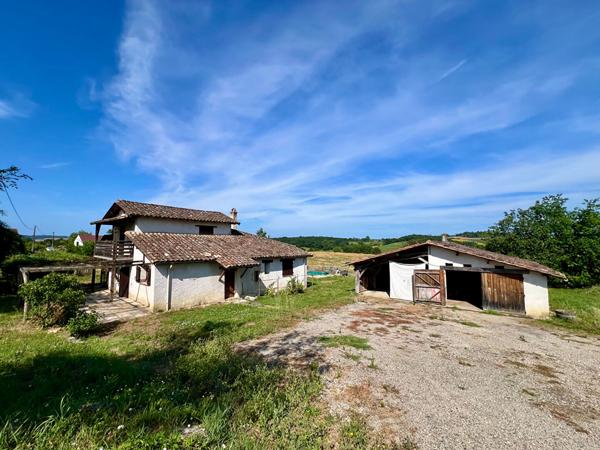 Secteur Monclar d'Agenais, en campagne, découvrez cette maison en pierre de 133,40 m², sur un magnifique terrain d'environ 4 425 m², offrant une vue dégagée et imprenable sur la campagne environnante. Cette maison en pierres offre une pièce de vie de 49,6 , Monclar