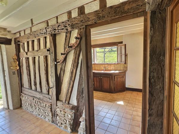 Secteur Monclar d'Agenais, en campagne, découvrez cette maison en pierre de 133,40 m², sur un magnifique terrain d'environ 4 425 m², offrant une vue dégagée et imprenable sur la campagne environnante. Cette maison en pierres offre une pièce de vie de 49,6 , Monclar