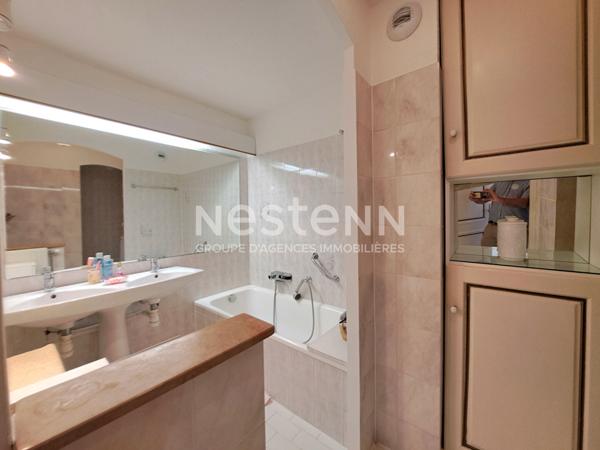 Centre ville T3 77 m², étage élevé, tout à pied, parking privatif +cave