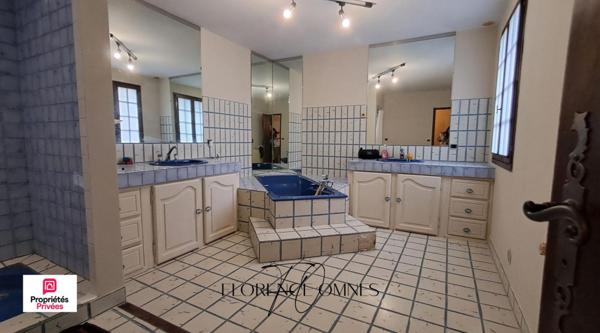 TREBES - Maison familiale - 5 chambres -196 m² avec piscine, grand garage et terrain arboré