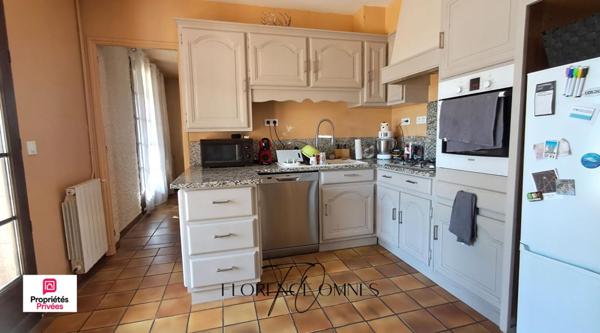 TREBES - Maison familiale - 5 chambres -196 m² avec piscine, grand garage et terrain arboré