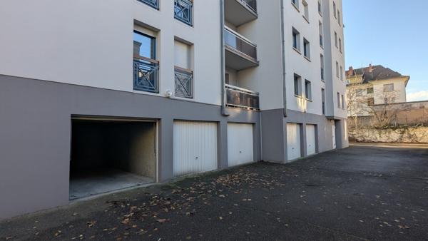 Lumineux T3 2ème étage avec balcon, cave et garage 157 000 €