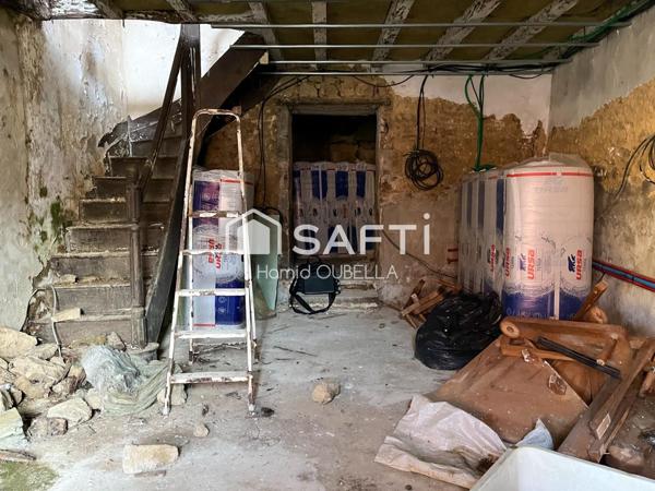 Maison à rénover avec jardin – Courcité (53)