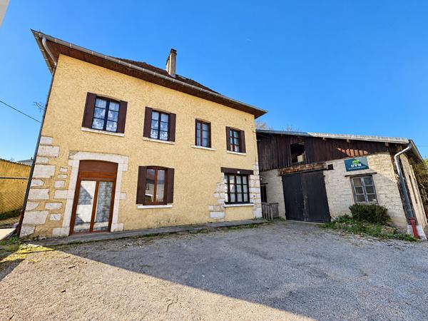 Jolie maison familiale avec volumes, dépendance et grenier aménageable