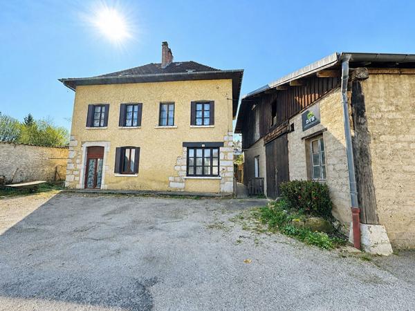 Jolie maison familiale avec volumes, dépendance et grenier aménageable