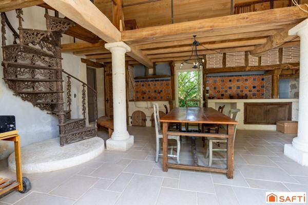 Propriété en pierre 165m2 avec piscine, garages