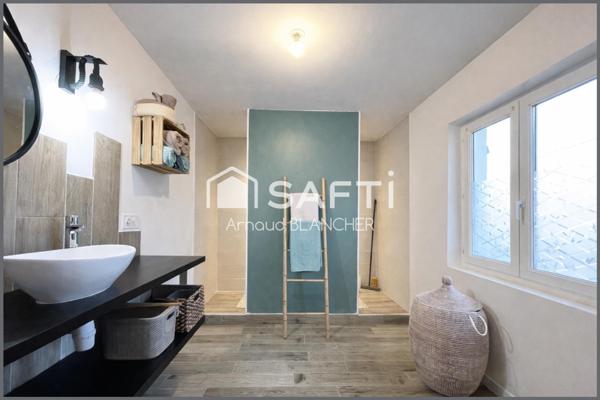 Maison de village entièrement rénovée, 4 chambres.