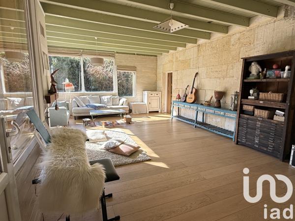 Maison 9 pièces de 214 m² à Tresses (33370)