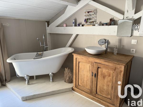 Maison 9 pièces de 214 m² à Tresses (33370)