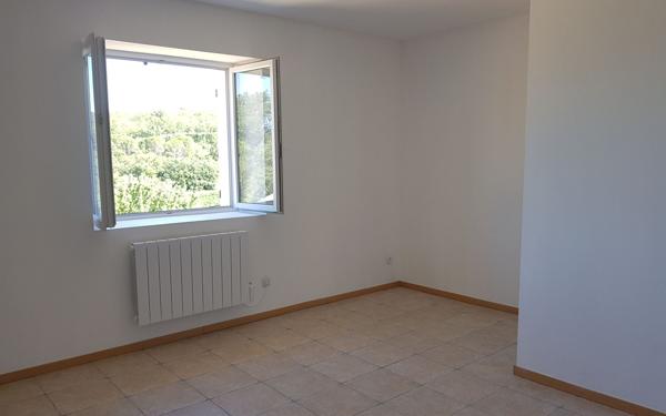Appartement à louer    3 pièces •  Saint-Paulet-de-Caisson