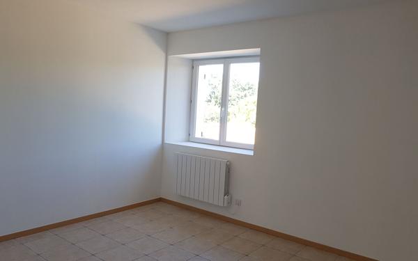 Appartement à louer    3 pièces •  Saint-Paulet-de-Caisson