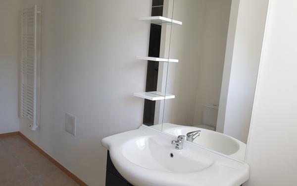 Appartement à louer    3 pièces •  Saint-Paulet-de-Caisson