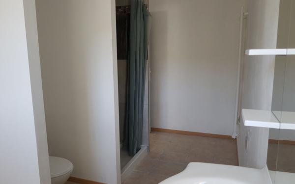 Appartement à louer    3 pièces •  Saint-Paulet-de-Caisson