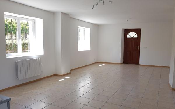 Appartement à louer    3 pièces •  Saint-Paulet-de-Caisson