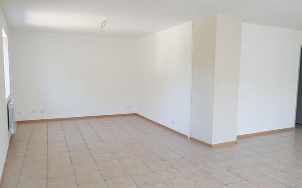 Appartement à louer    3 pièces •  Saint-Paulet-de-Caisson