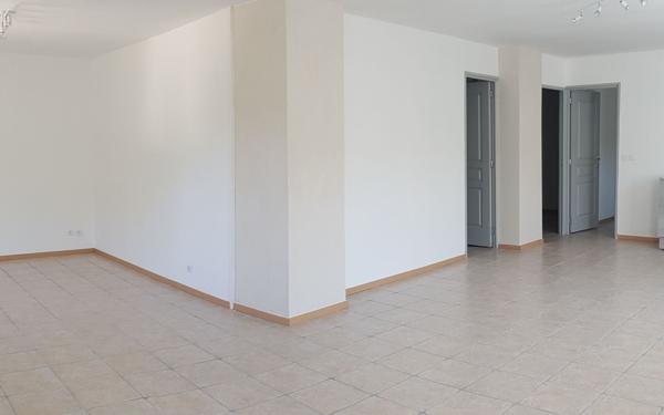 Appartement à louer    3 pièces •  Saint-Paulet-de-Caisson