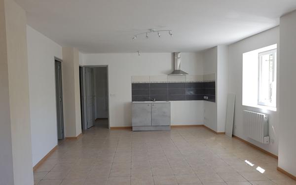 Appartement à louer    3 pièces •  Saint-Paulet-de-Caisson