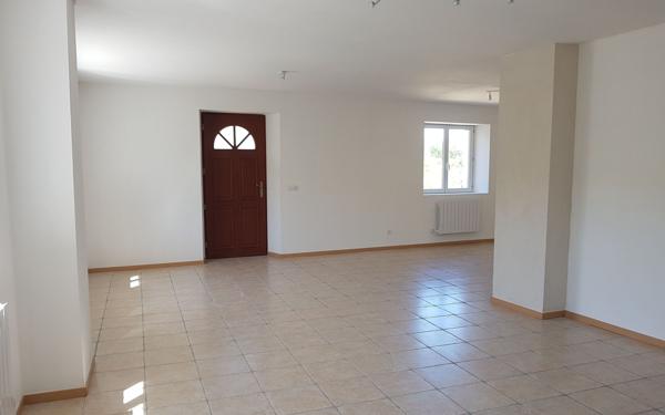 Appartement à louer    3 pièces •  Saint-Paulet-de-Caisson