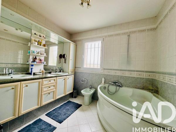 Maison à vendre 5 pièces 149,21 m² Sainte-Soulle