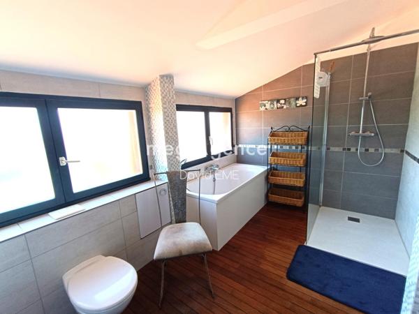 Maison à Challans, 85300 - 10 pièces 360m²