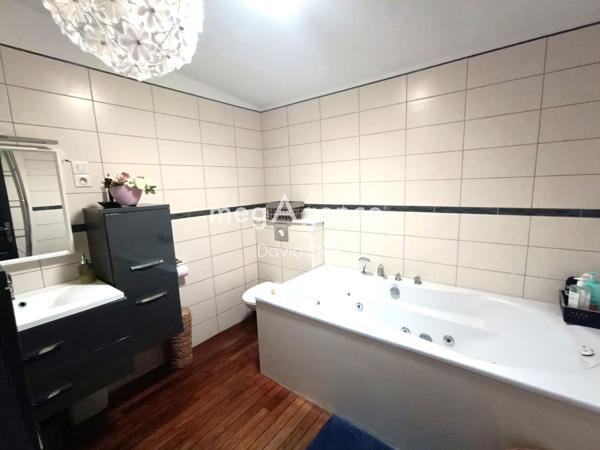 Maison à Challans, 85300 - 10 pièces 360m²