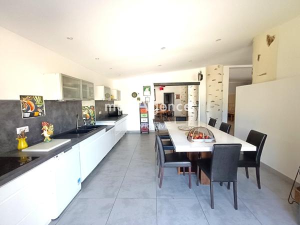 Maison à Challans, 85300 - 10 pièces 360m²