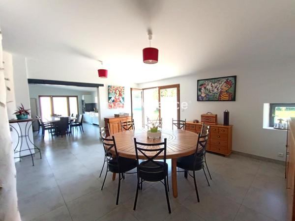 Maison à Challans, 85300 - 10 pièces 360m²