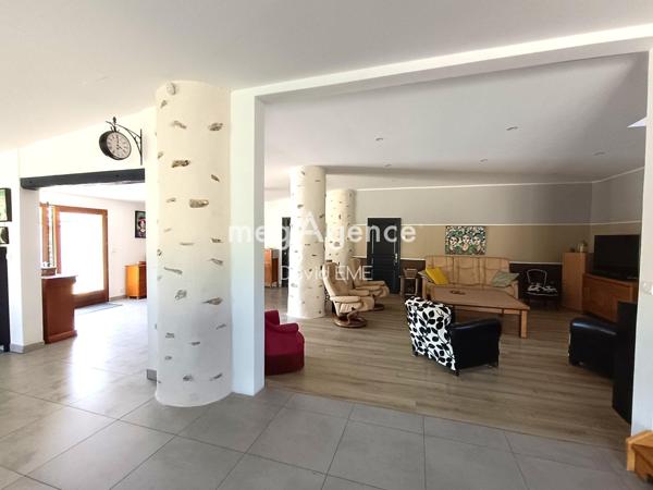 Maison à Challans, 85300 - 10 pièces 360m²