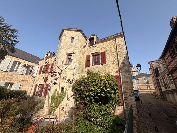 A VENDRE QUIMPER HISTORIQUE APPARTEMENT DUPLEX JARDIN PARKING