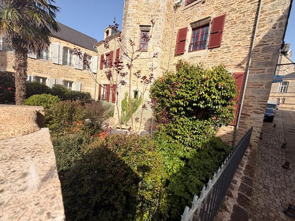 A VENDRE QUIMPER HISTORIQUE APPARTEMENT DUPLEX JARDIN PARKING