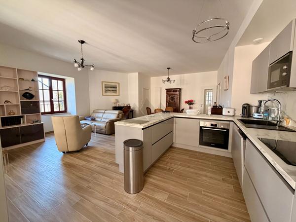 A VENDRE QUIMPER HISTORIQUE APPARTEMENT DUPLEX JARDIN PARKING