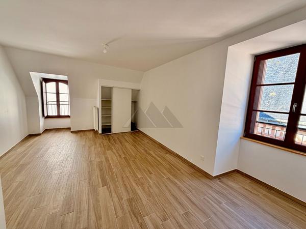 A VENDRE QUIMPER HISTORIQUE APPARTEMENT DUPLEX JARDIN PARKING