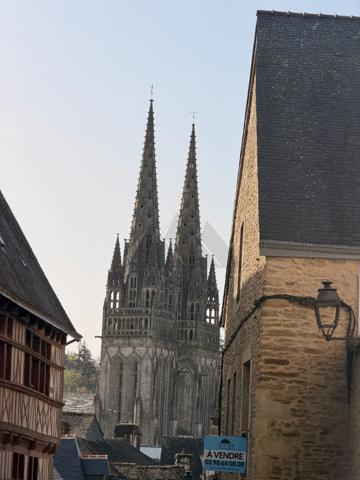 A VENDRE QUIMPER HISTORIQUE APPARTEMENT DUPLEX JARDIN PARKING