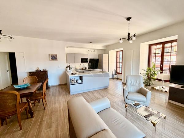 A VENDRE QUIMPER HISTORIQUE APPARTEMENT DUPLEX JARDIN PARKING