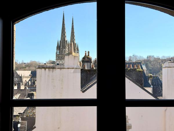 A VENDRE QUIMPER HISTORIQUE APPARTEMENT DUPLEX JARDIN PARKING