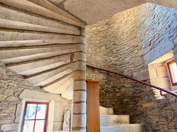 A VENDRE QUIMPER HISTORIQUE APPARTEMENT DUPLEX JARDIN PARKING