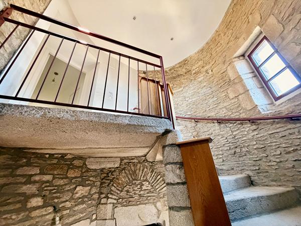 A VENDRE QUIMPER HISTORIQUE APPARTEMENT DUPLEX JARDIN PARKING
