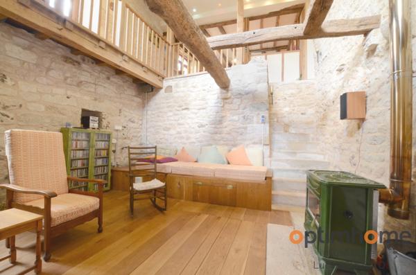 Belle maison de 14ème siècle et 18ème siècle au Coeur du village