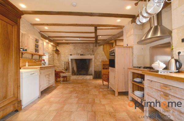 Belle maison de 14ème siècle et 18ème siècle au Coeur du village