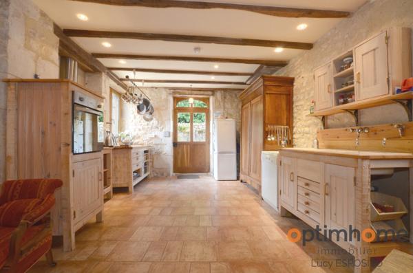 Belle maison de 14ème siècle et 18ème siècle au Coeur du village