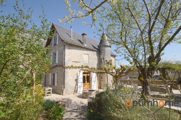 Belle maison de 14ème siècle et 18ème siècle au Coeur du village