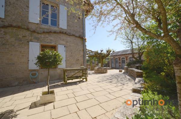 Belle maison de 14ème siècle et 18ème siècle au Coeur du village