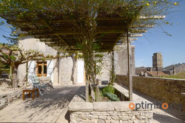 Belle maison de 14ème siècle et 18ème siècle au Coeur du village