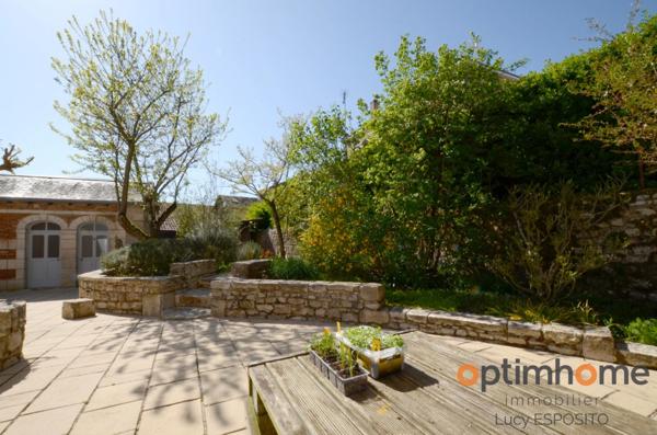 Belle maison de 14ème siècle et 18ème siècle au Coeur du village