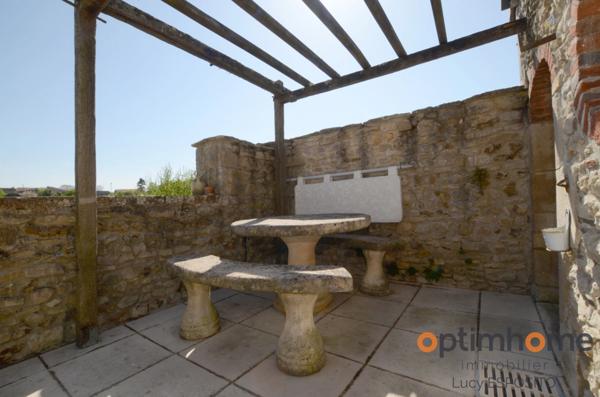 Belle maison de 14ème siècle et 18ème siècle au Coeur du village