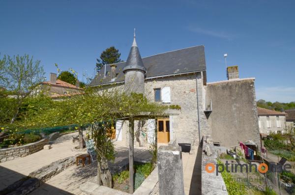 Belle maison de 14ème siècle et 18ème siècle au Coeur du village