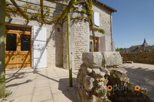 Belle maison de 14ème siècle et 18ème siècle au Coeur du village