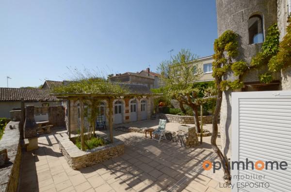 Belle maison de 14ème siècle et 18ème siècle au Coeur du village