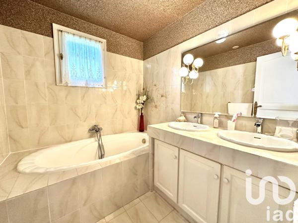 Maison à vendre 5 pièces 136 m² Saint-Raphaël